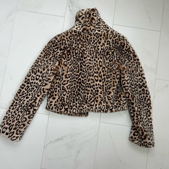 Velvet by Graham & Spencer Leopard Print Faux Fur Cropped Jacket - Picture 3 of 8